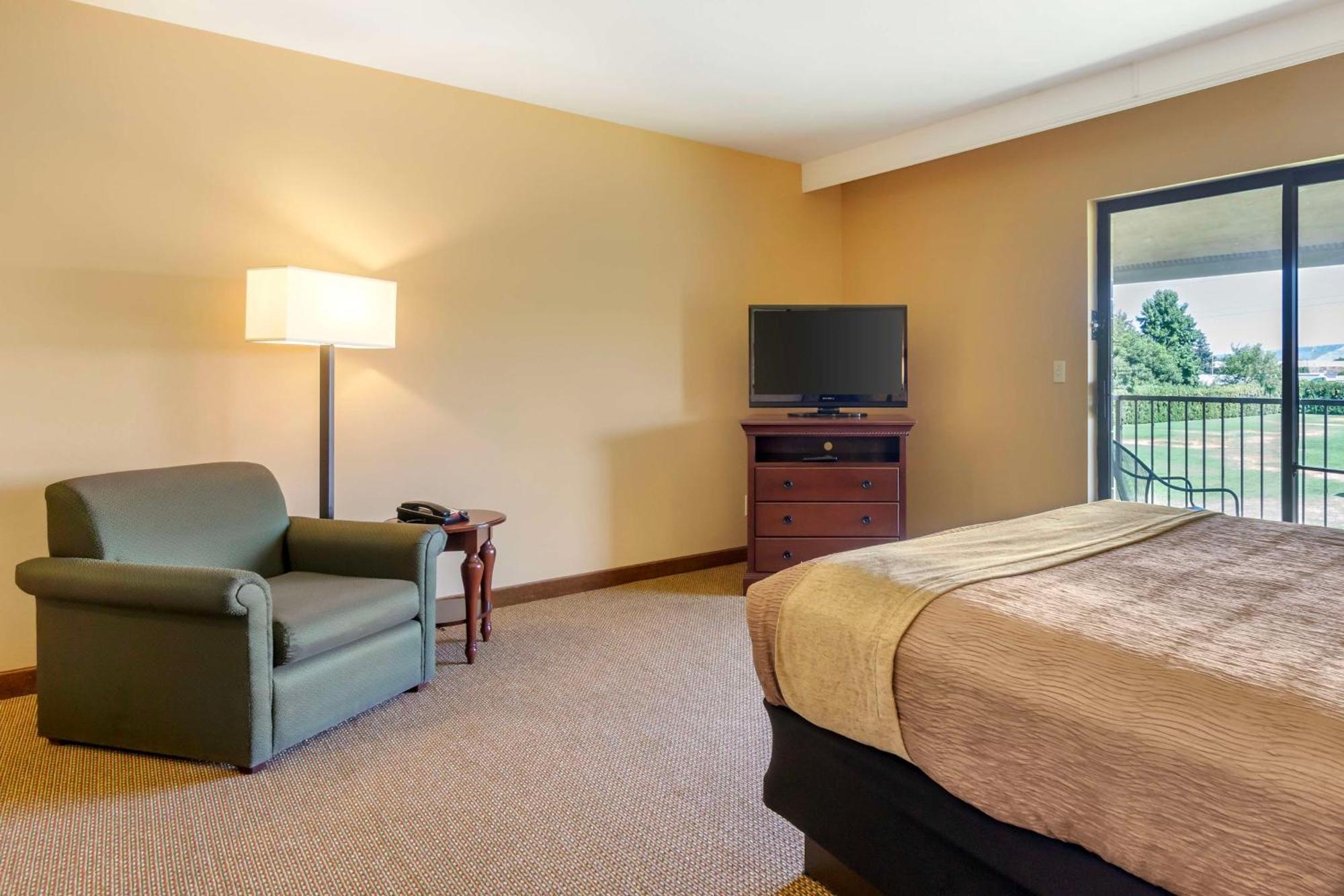 Western Ahtanum Hotel 3*